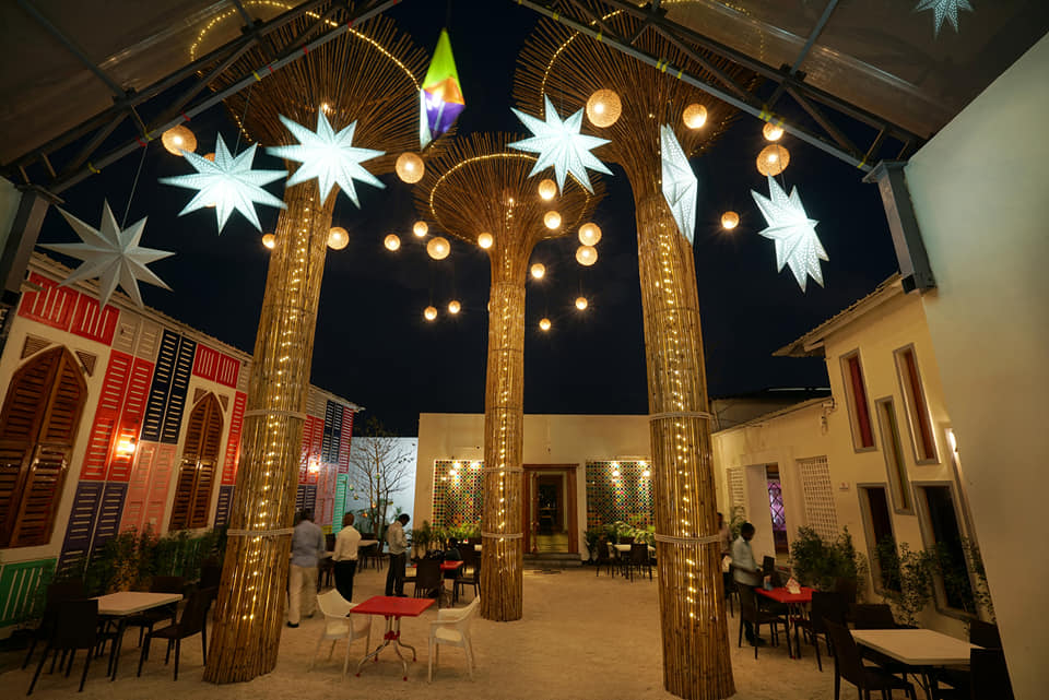 Function hall dining arrangement